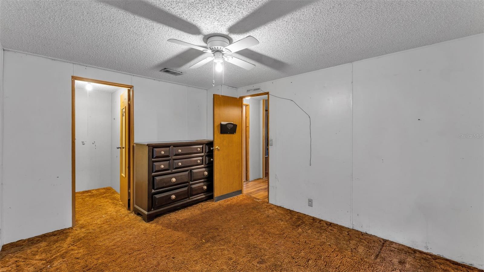 COUNTRY KNOLL - Residential