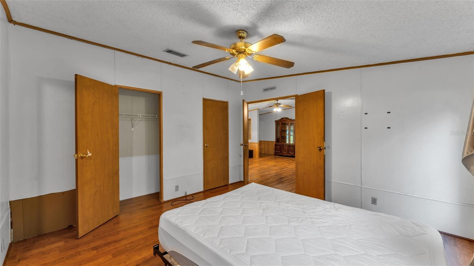 COUNTRY KNOLL - Residential