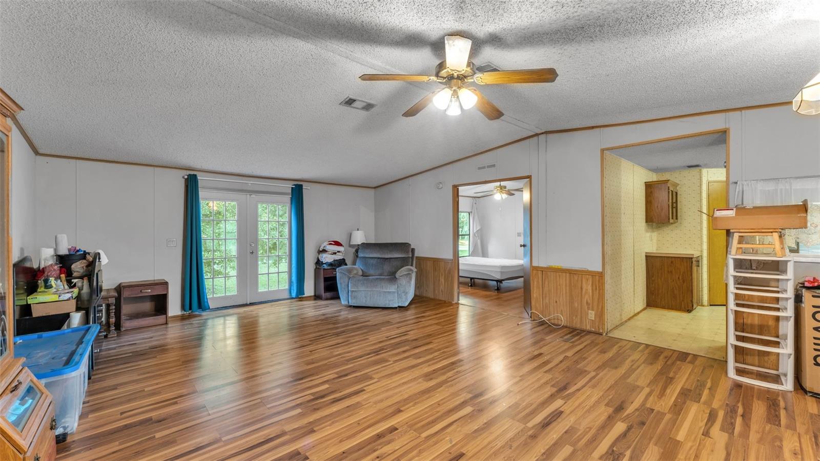 COUNTRY KNOLL - Residential