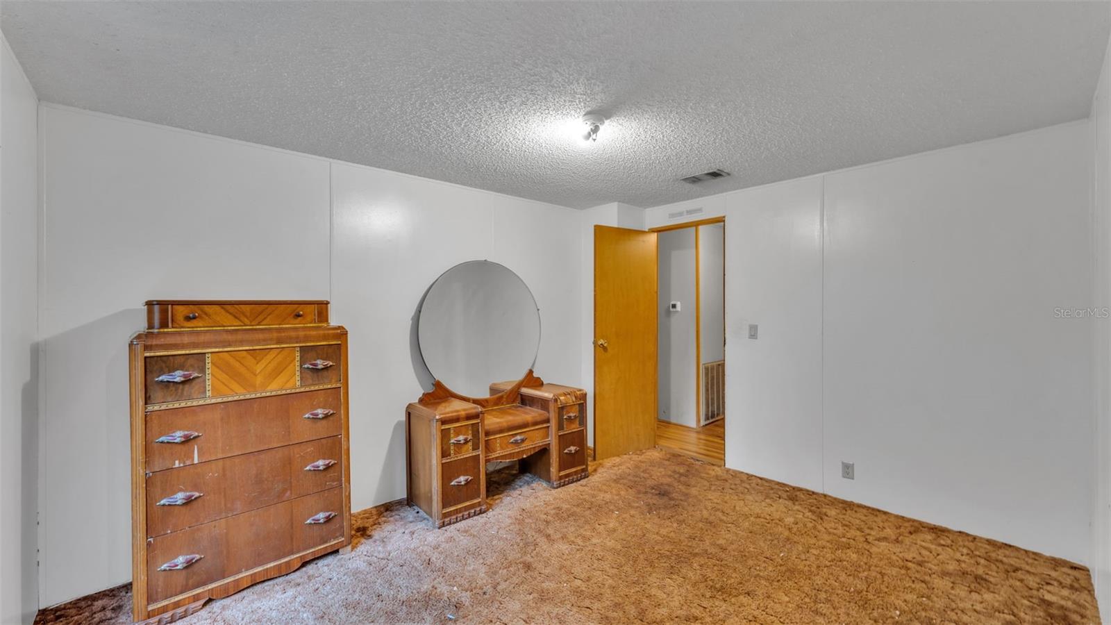 COUNTRY KNOLL - Residential