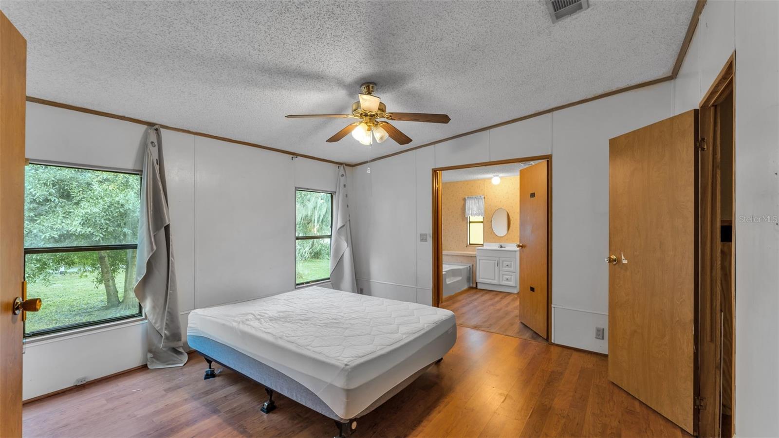 COUNTRY KNOLL - Residential