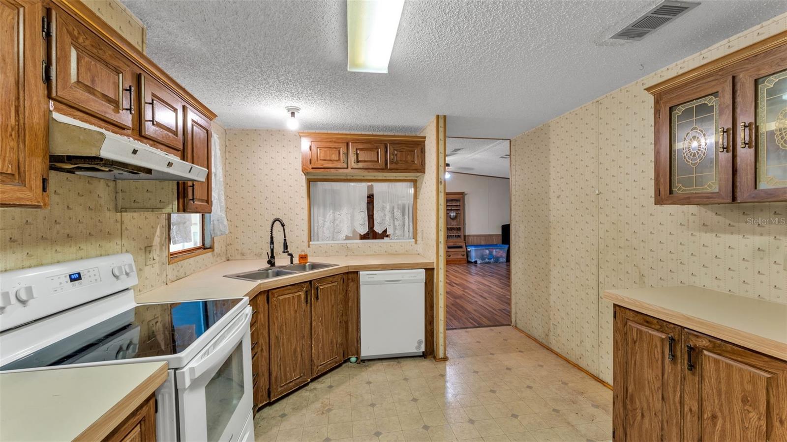 COUNTRY KNOLL - Residential