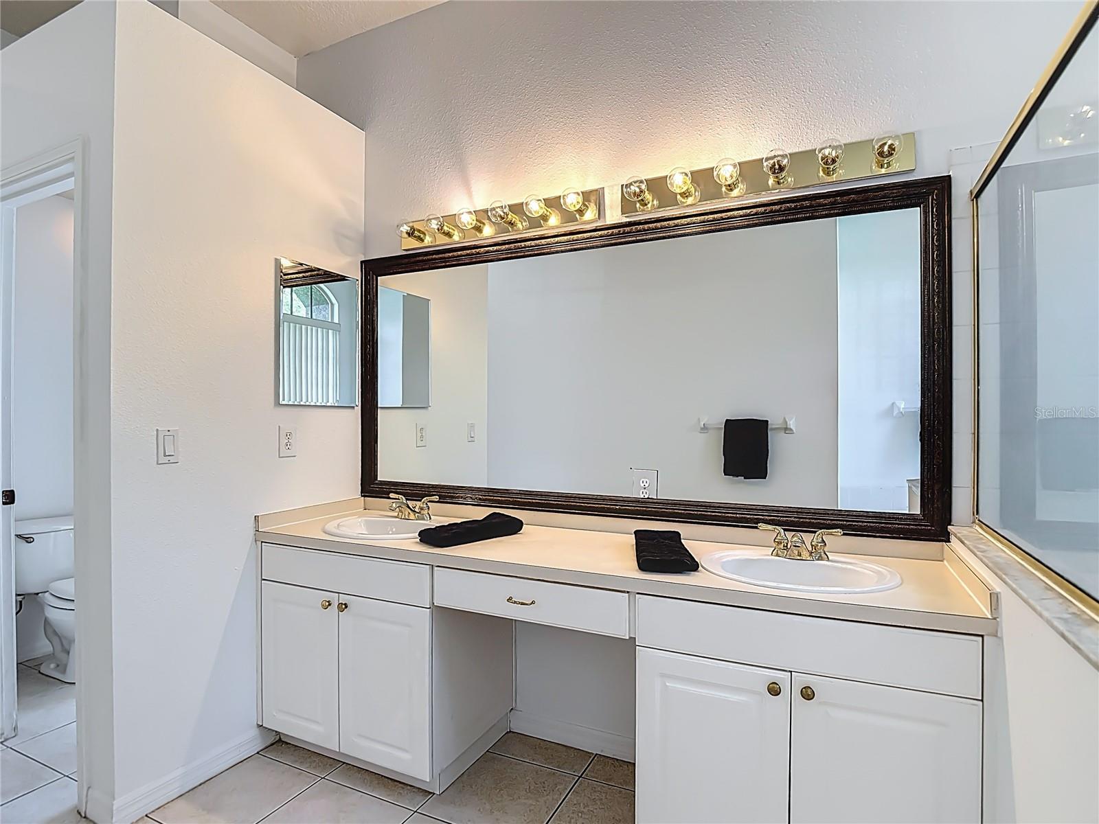 WEST HAMPTON - Residential