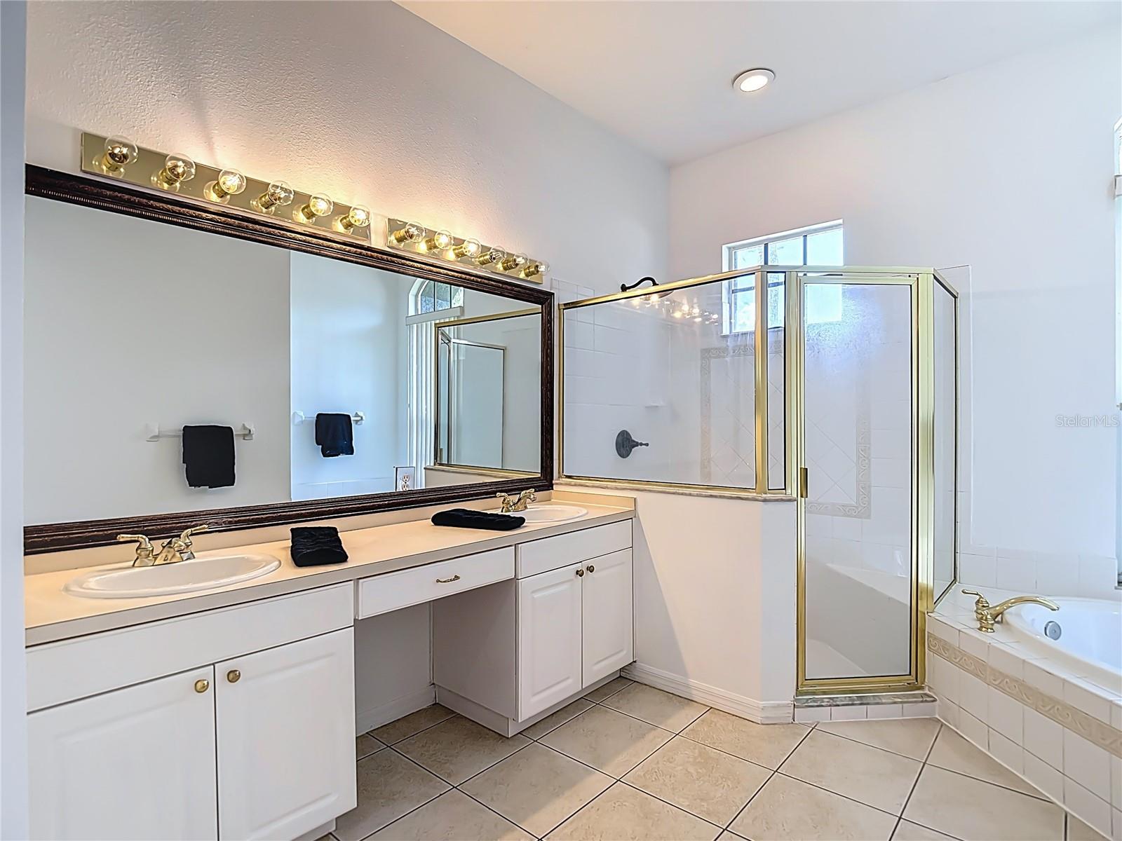 WEST HAMPTON - Residential