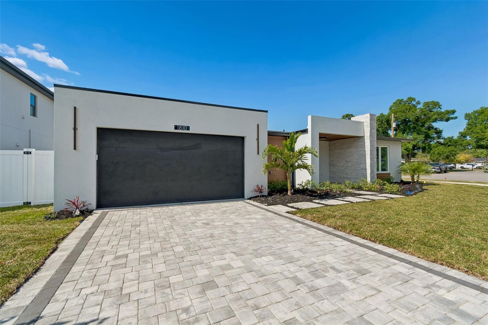 1810 W ERNA DRIVE