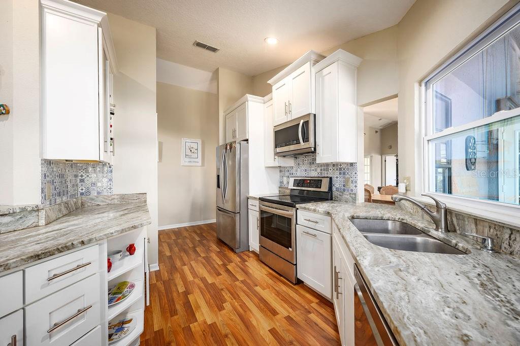 LAKE ROSE POINTE - Residential