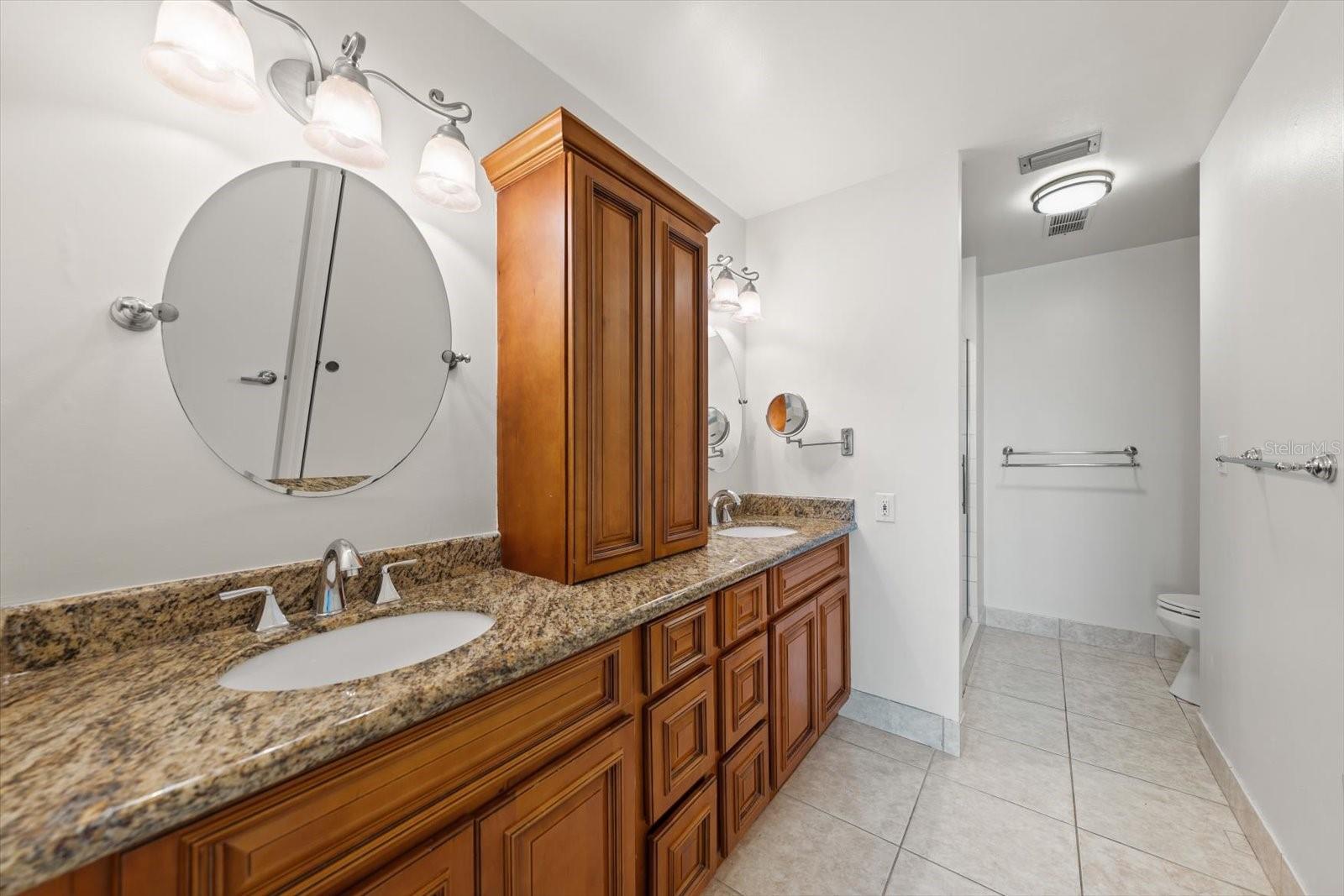 HARBOUR CLUB CONDO 3 - Residential