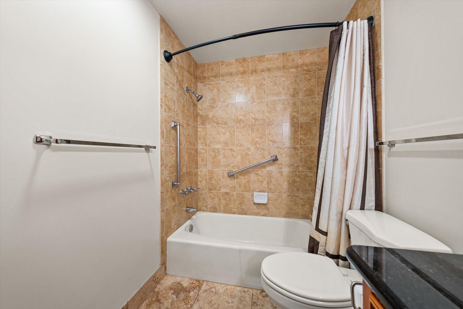 HARBOUR CLUB CONDO 3 - Residential
