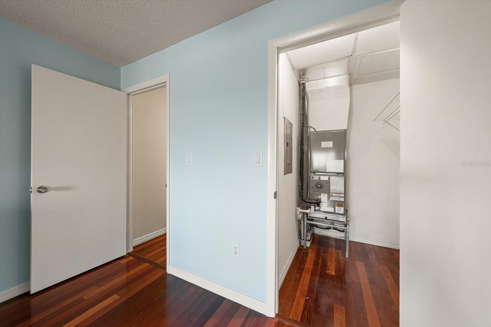HARBOUR CLUB CONDO 3 - Residential