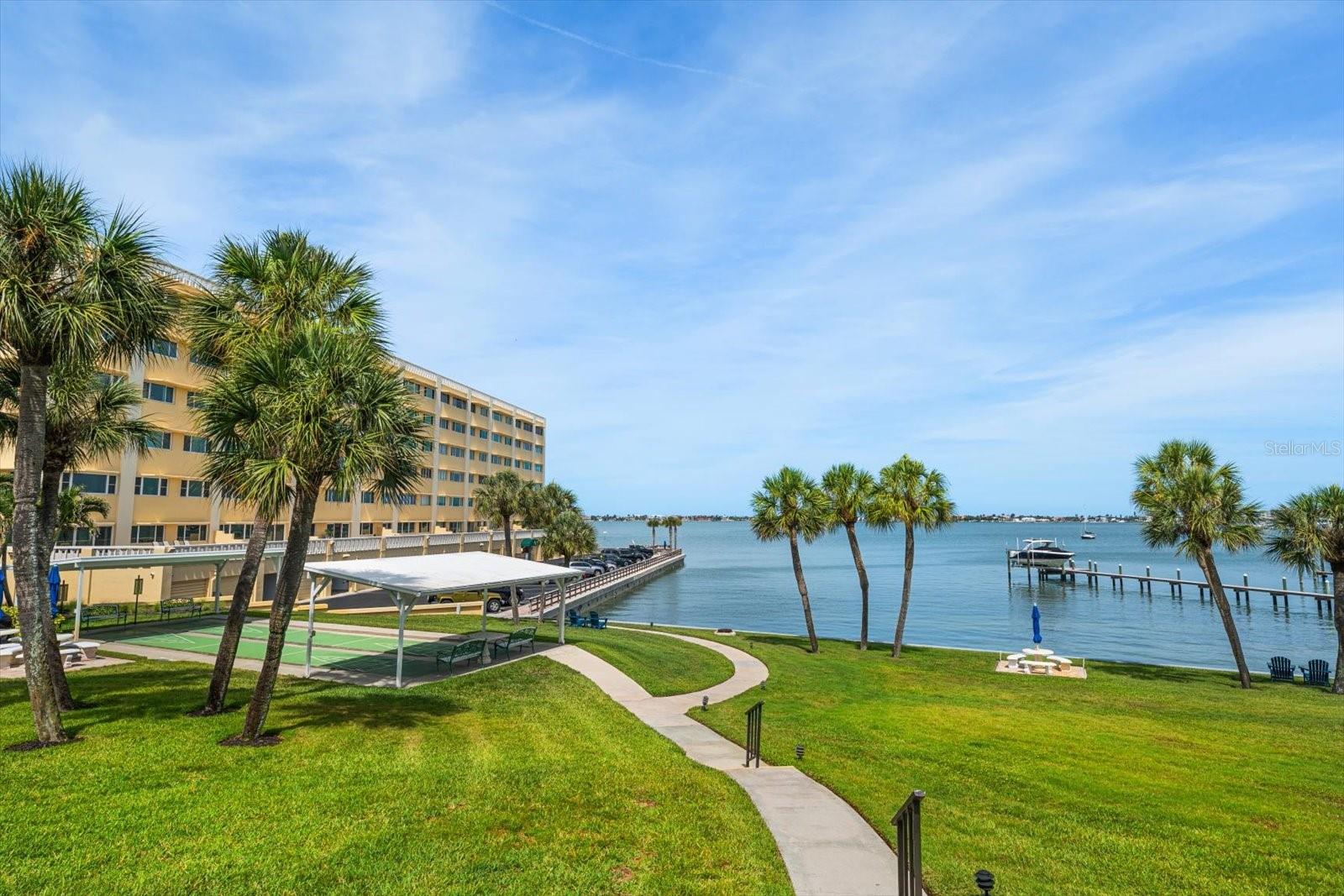 HARBOUR CLUB CONDO 3 - Residential