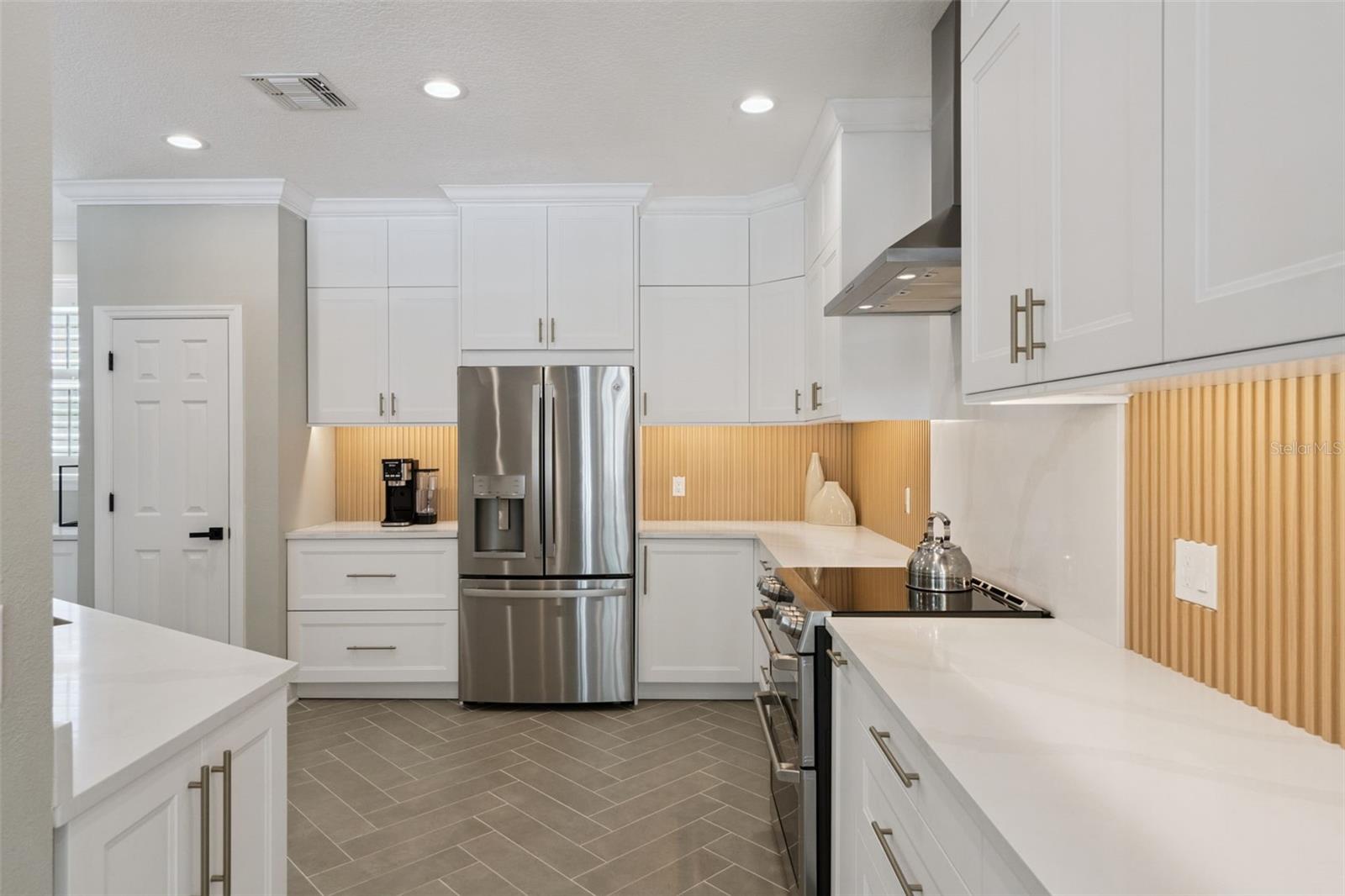 CELEBRATION LAKE EVALYN - Residential