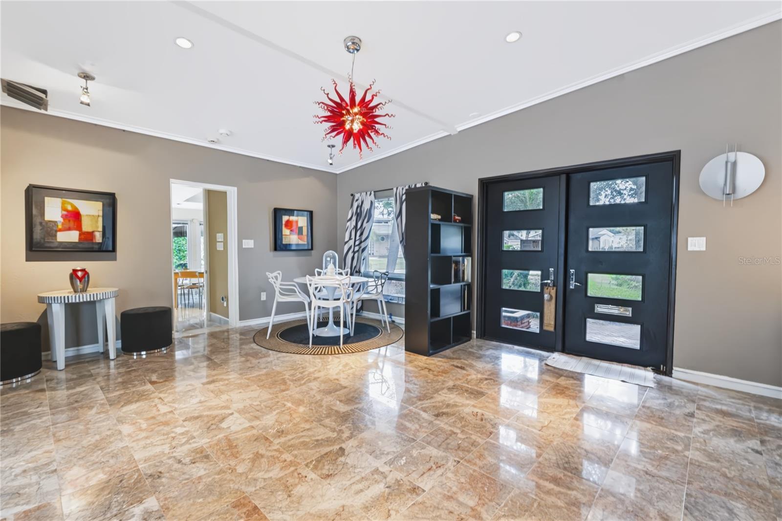 600 MAYFAIR CIRCLE