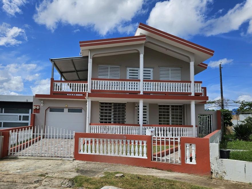 Location: P-1 Calle E 1 EE 107, Manatí, PR 00674
Monthly Rent: $1,100

Important: The first floor is already rented. Only the second floor is available.

This spacious upper level offers comfort, privacy, and a great location.

?? 3 Bedrooms
?? 2 Bathrooms
?? Living & dining areas
?? Kitchen
?? Bright, well-ventilated spaces

Located in a quiet residential area with easy access to shops, schools, and main roads.

Contact me today for more information or to schedule a showing.