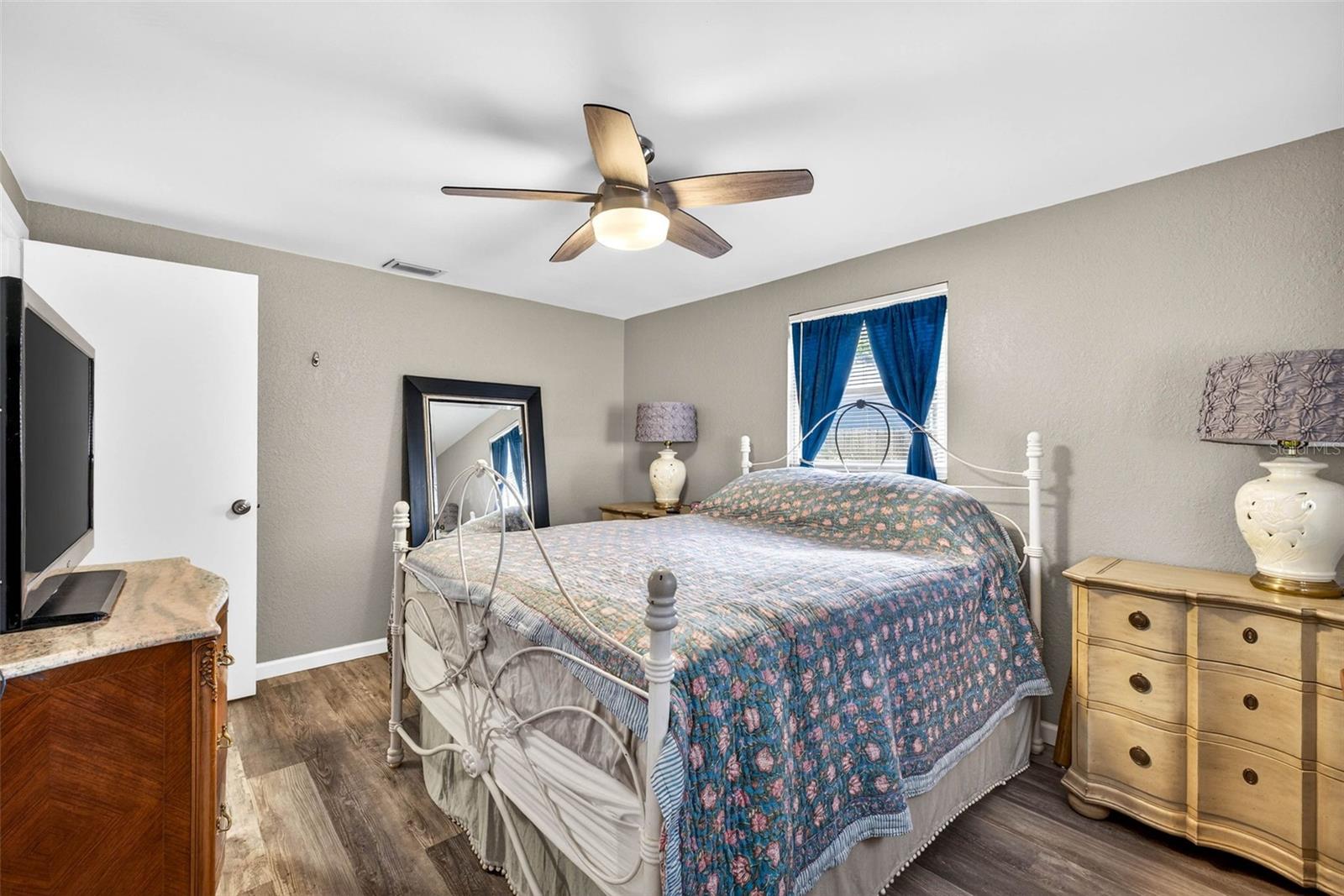 TRENTWOOD MANOR - Residential