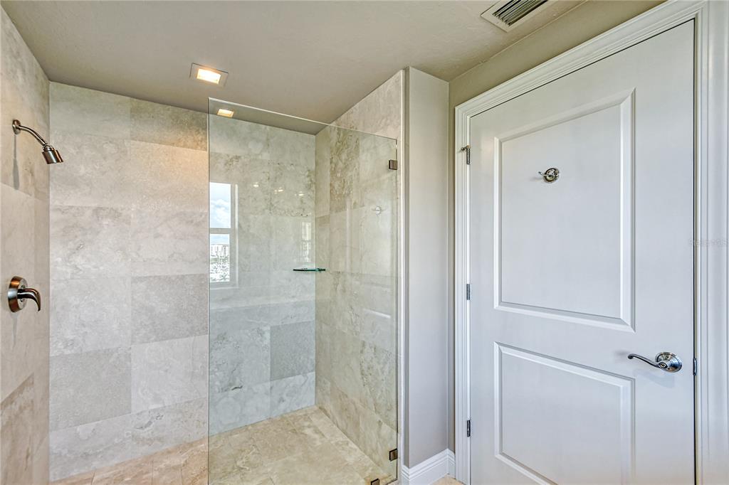 MAJESTIC BAY - Residential