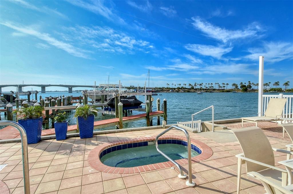 MAJESTIC BAY - Residential