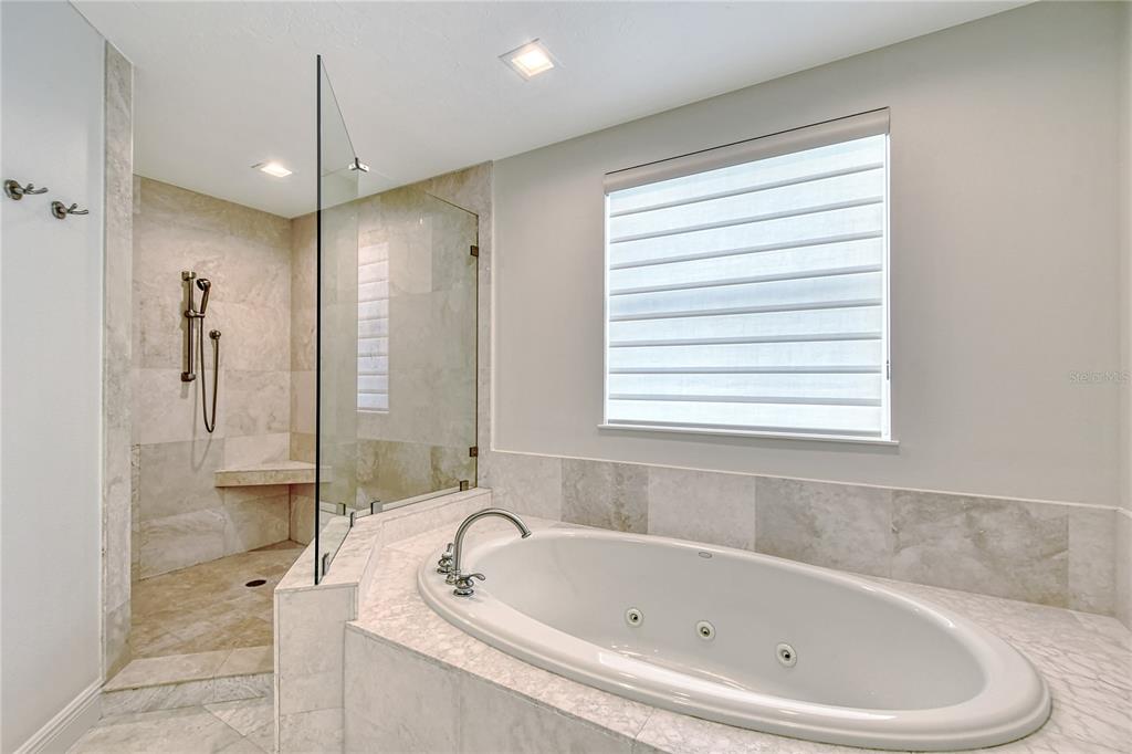 MAJESTIC BAY - Residential