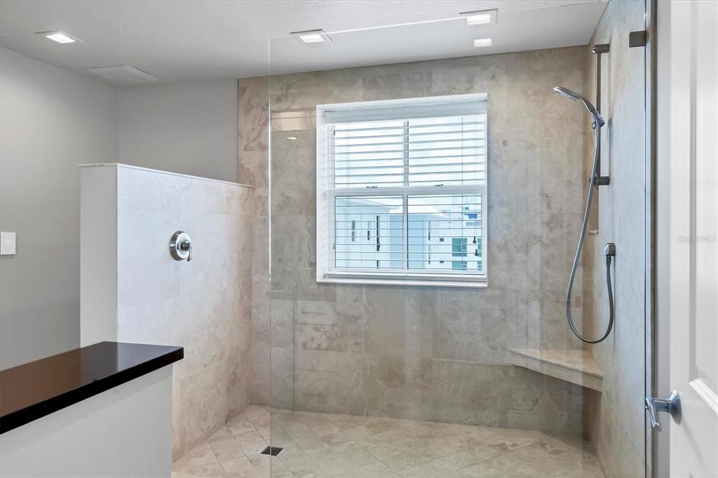 MAJESTIC BAY - Residential