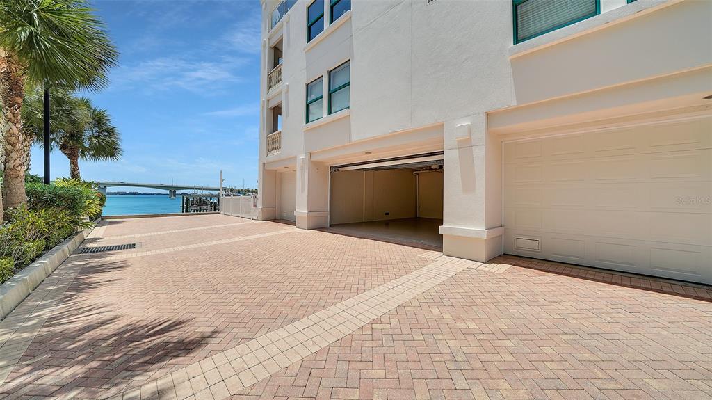 MAJESTIC BAY - Residential