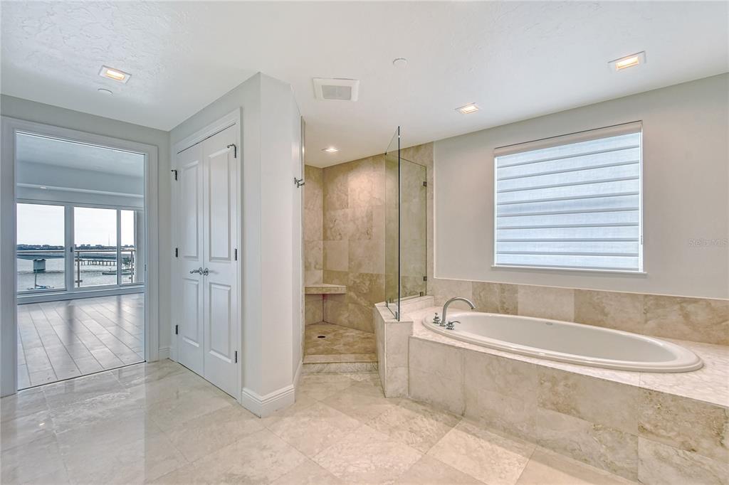 MAJESTIC BAY - Residential