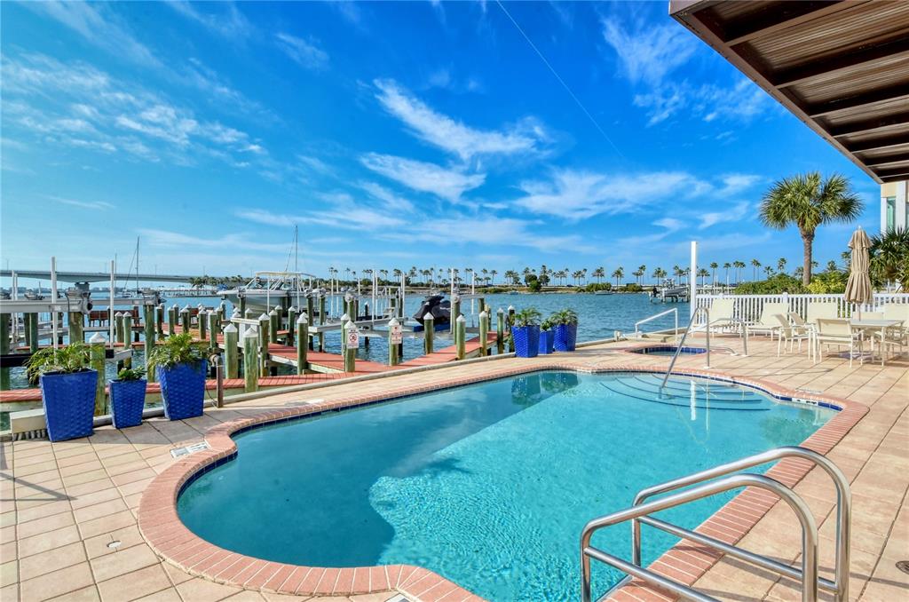 MAJESTIC BAY - Residential