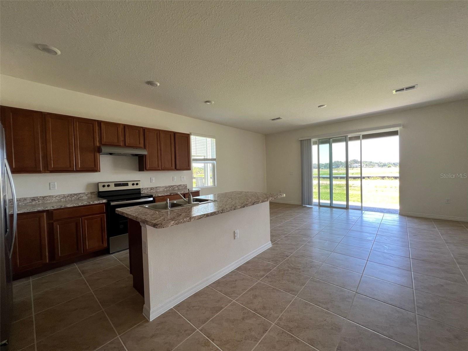 ATRIA/RIDGEWOOD LAKES - Residential Lease