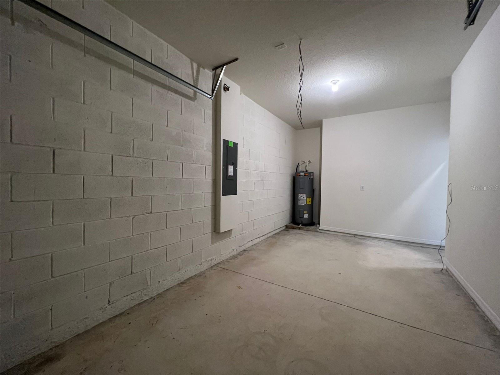 ATRIA/RIDGEWOOD LAKES - Residential Lease