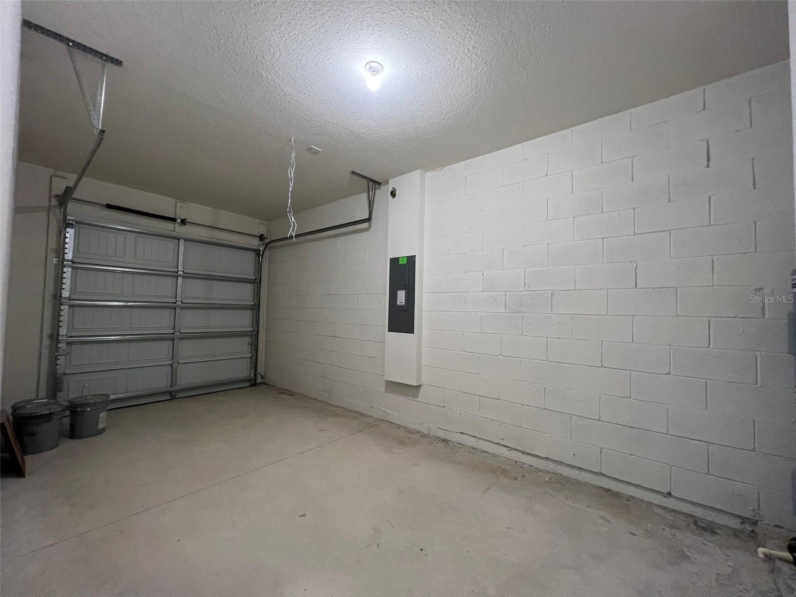 ATRIA/RIDGEWOOD LAKES - Residential Lease