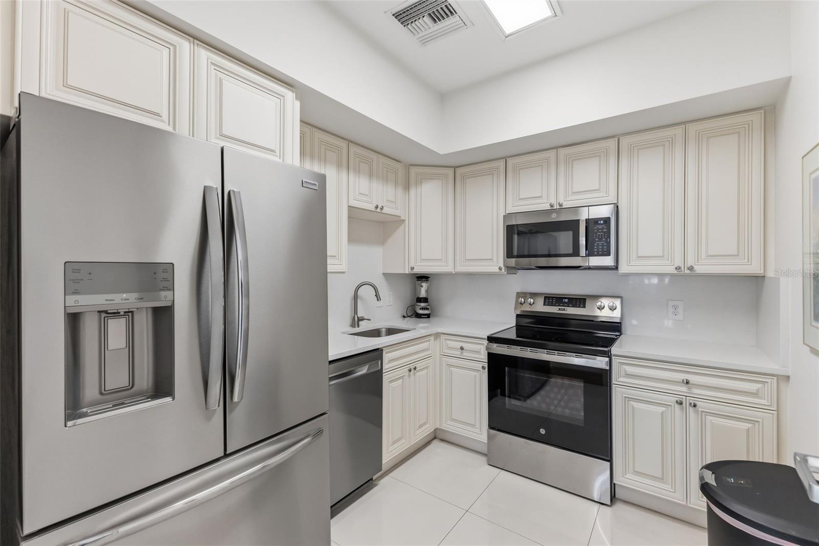 ULTIMAR TWO CONDO - Residential