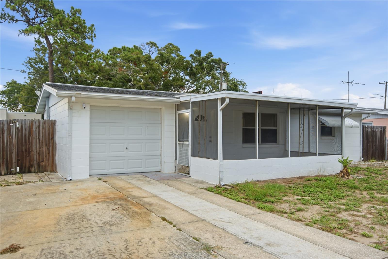 2122 HOLIDAY DRIVE