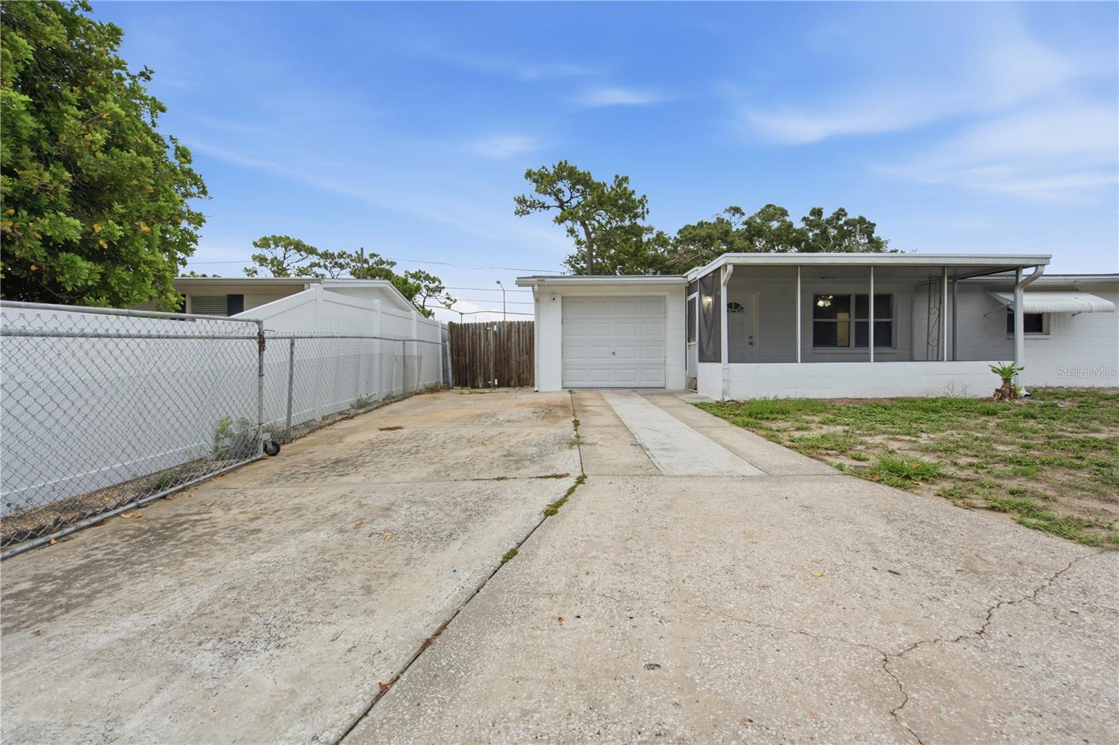 2122 HOLIDAY DRIVE