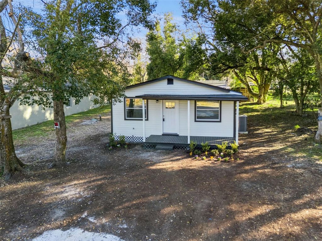 Photo of 2204 Suanee Avenue, Eustis, FL 32726 (MLS # O6382009)