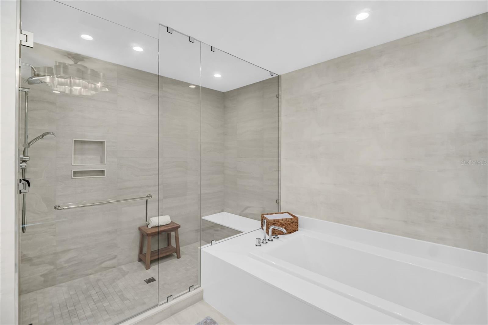 SALTAIRE CONDO - Residential