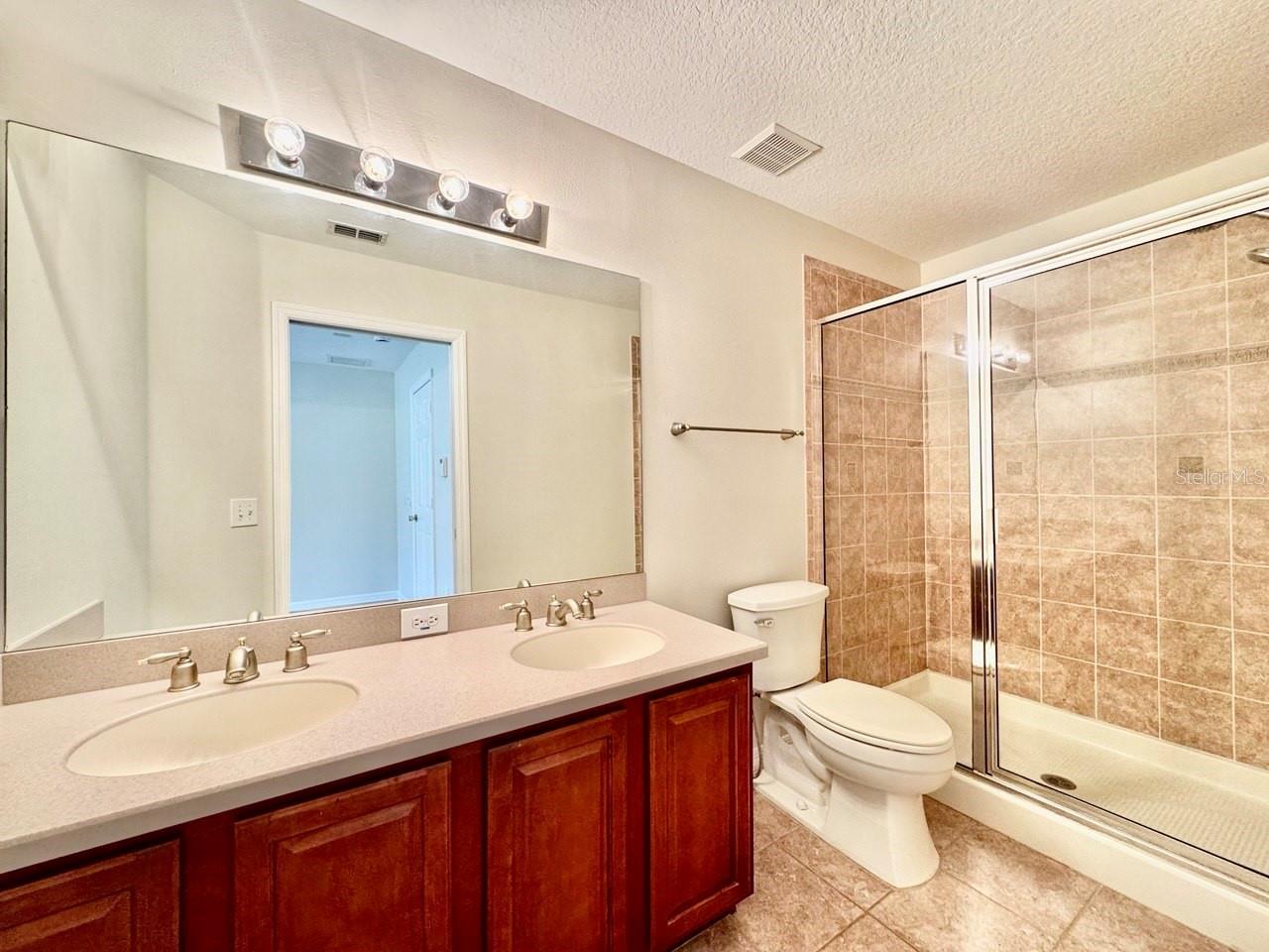 HAMMOCKS - Residential Lease