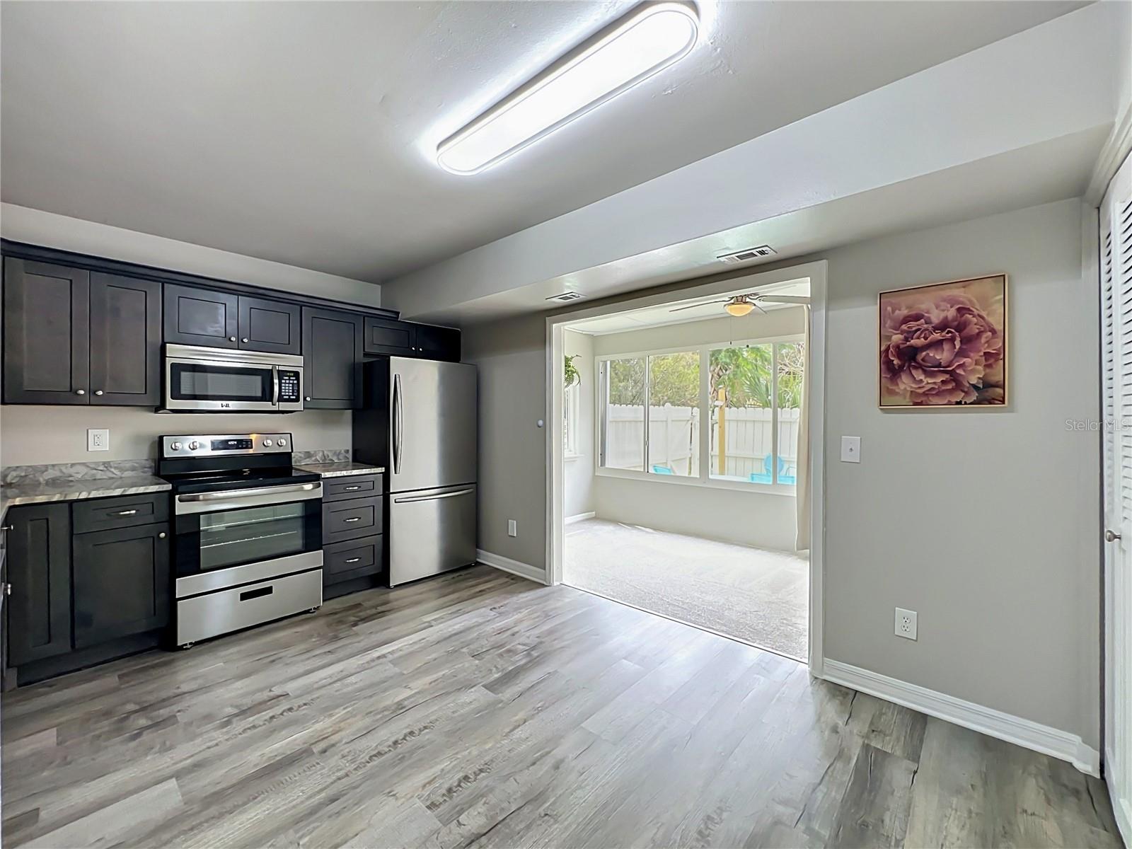 PARK AVE VILLAS - Residential