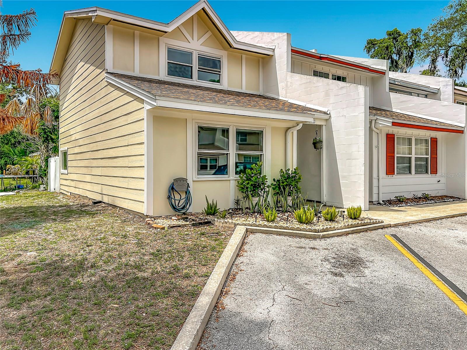 PARK AVE VILLAS - Residential