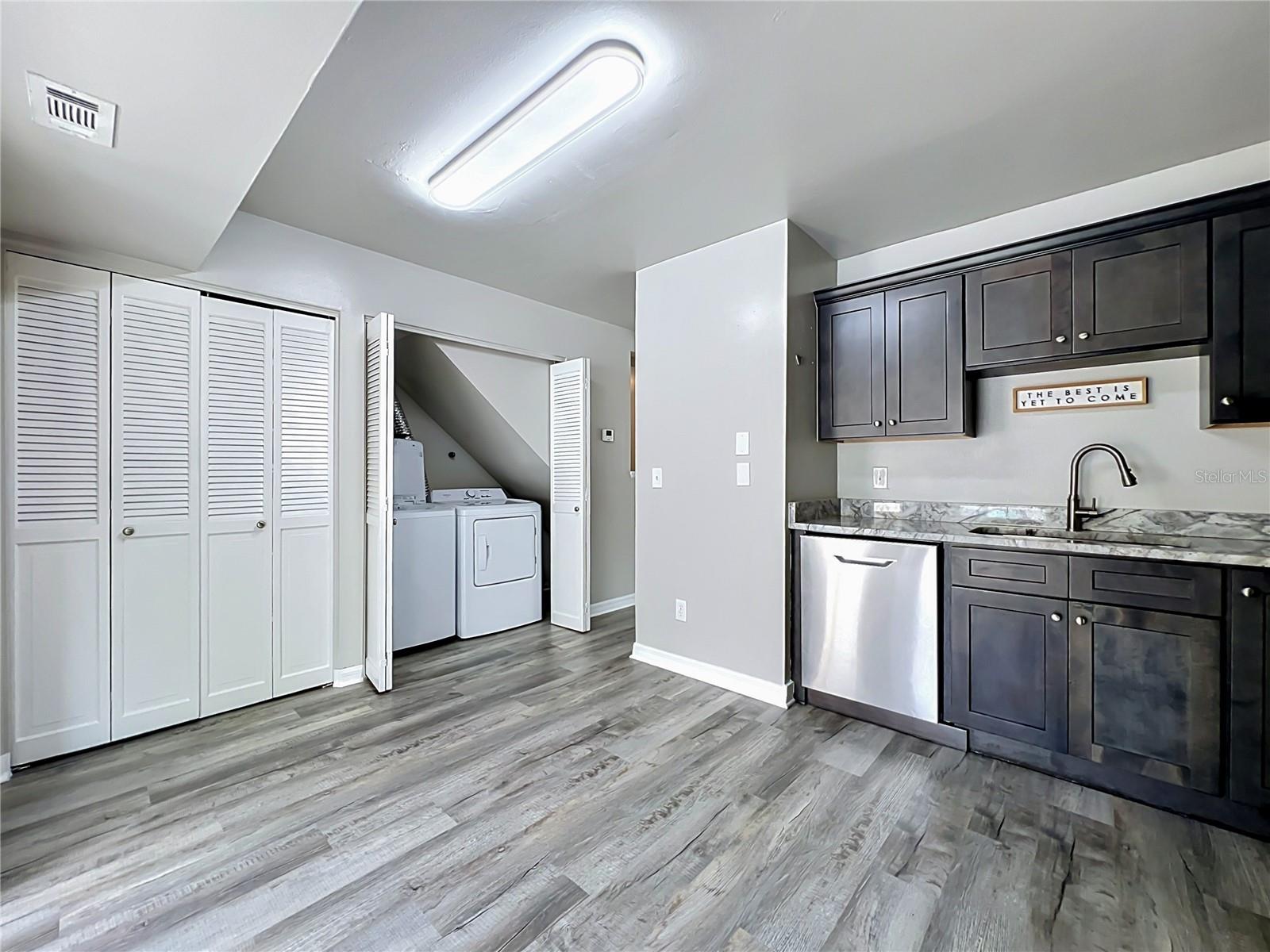 PARK AVE VILLAS - Residential