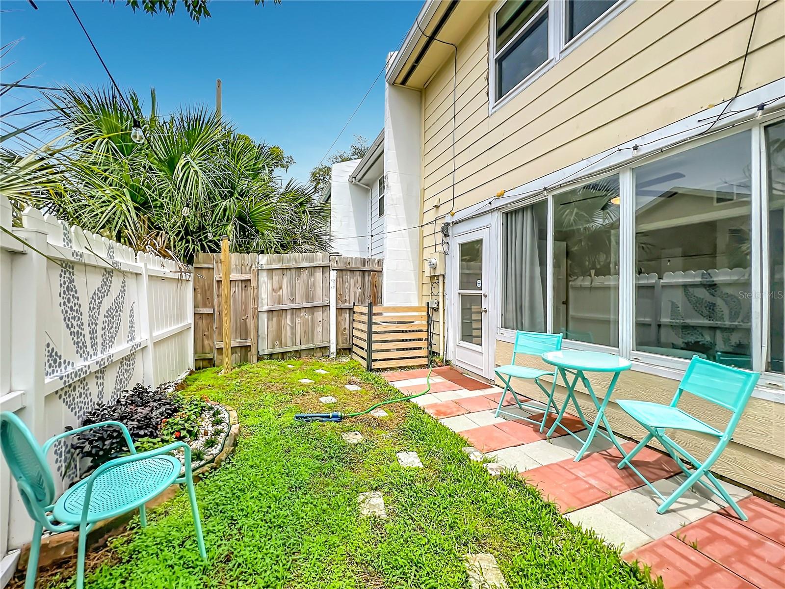 PARK AVE VILLAS - Residential