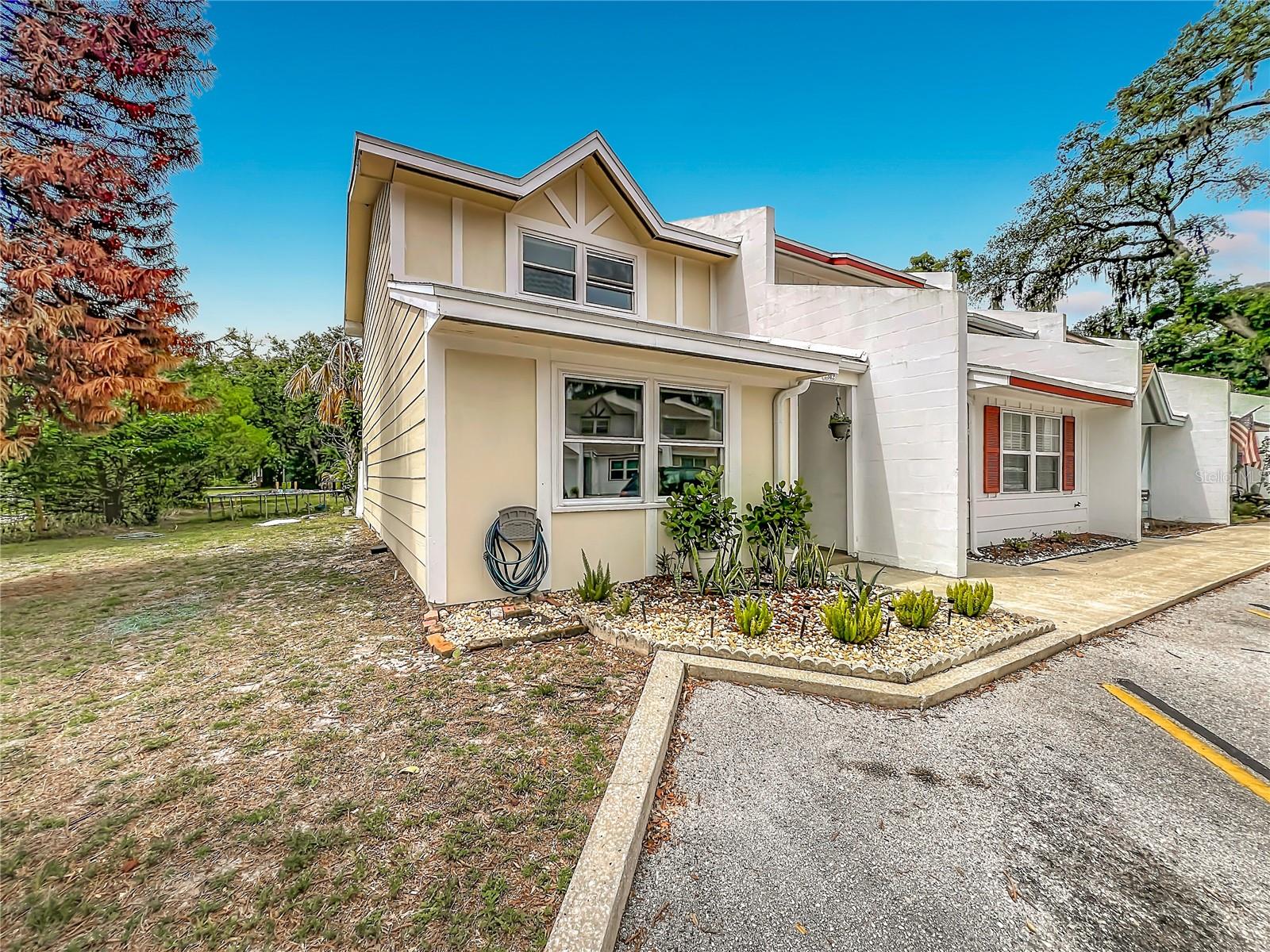 PARK AVE VILLAS - Residential