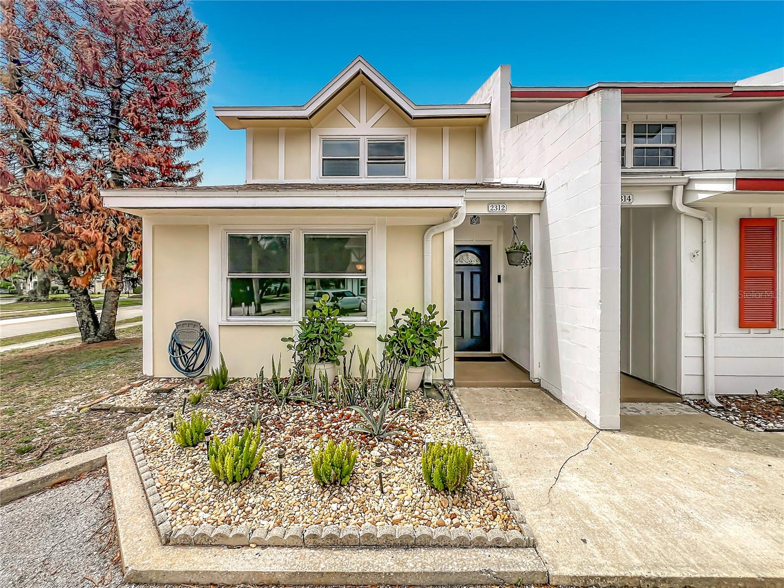 PARK AVE VILLAS - Residential