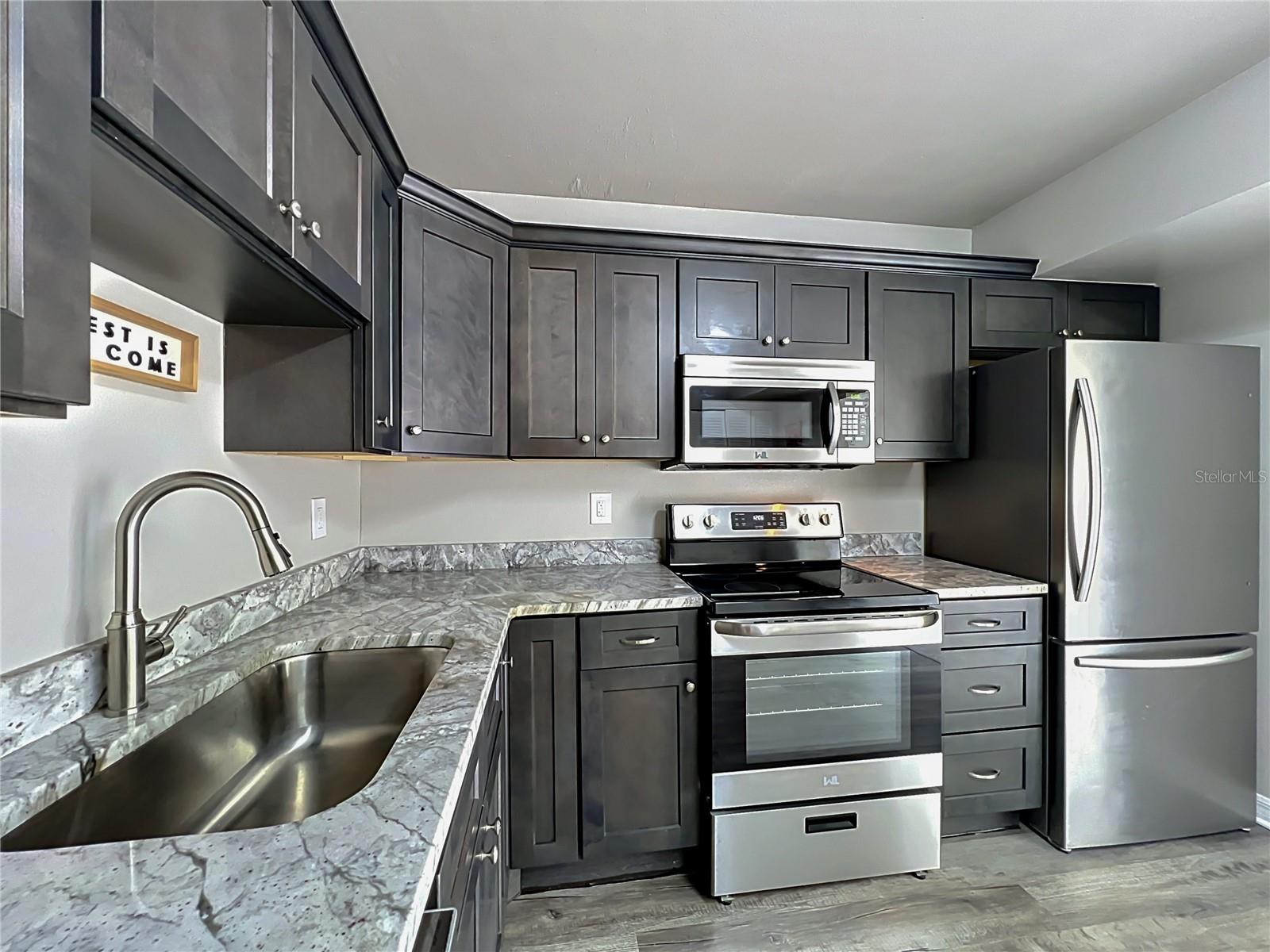 PARK AVE VILLAS - Residential