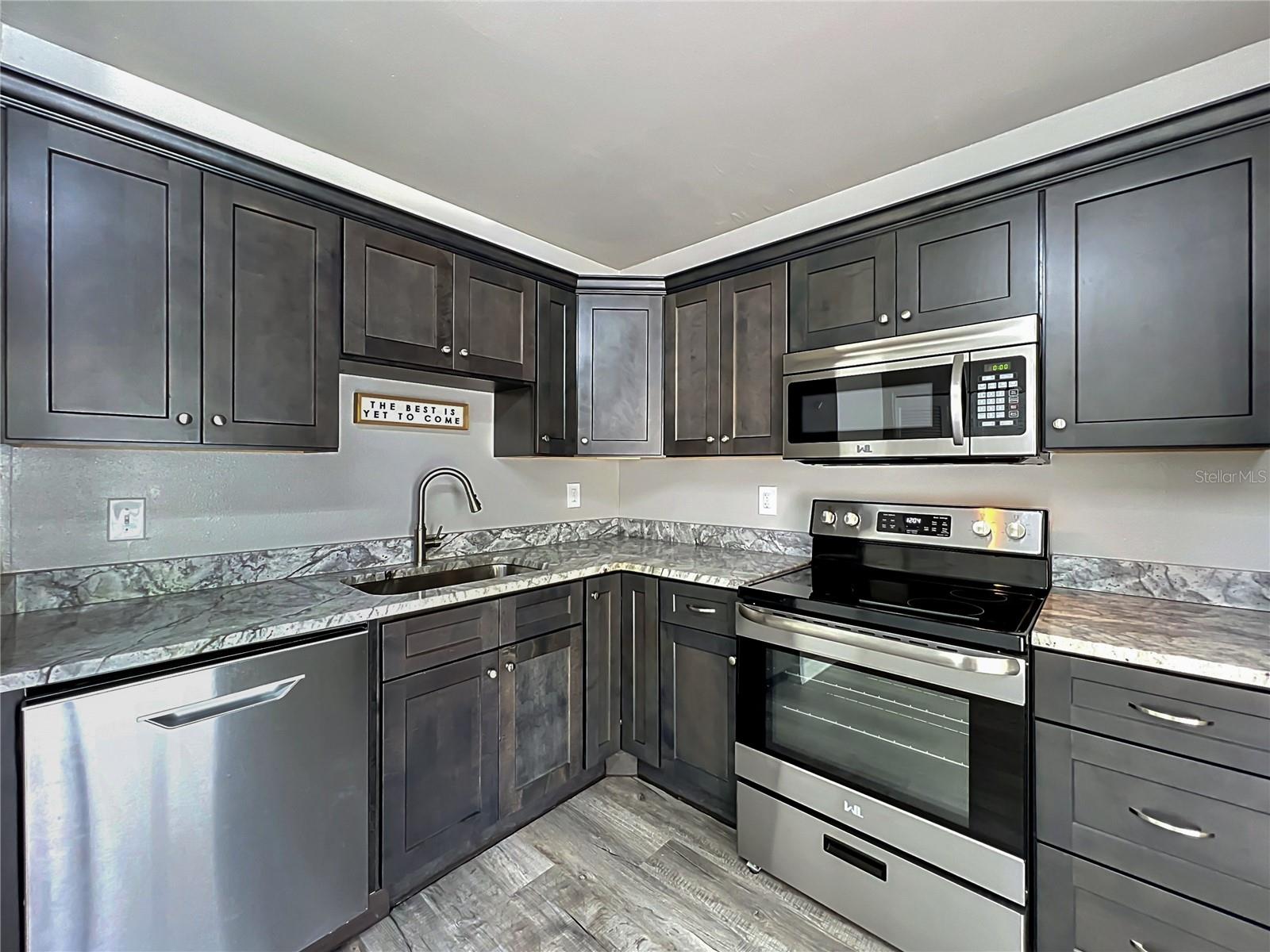 PARK AVE VILLAS - Residential
