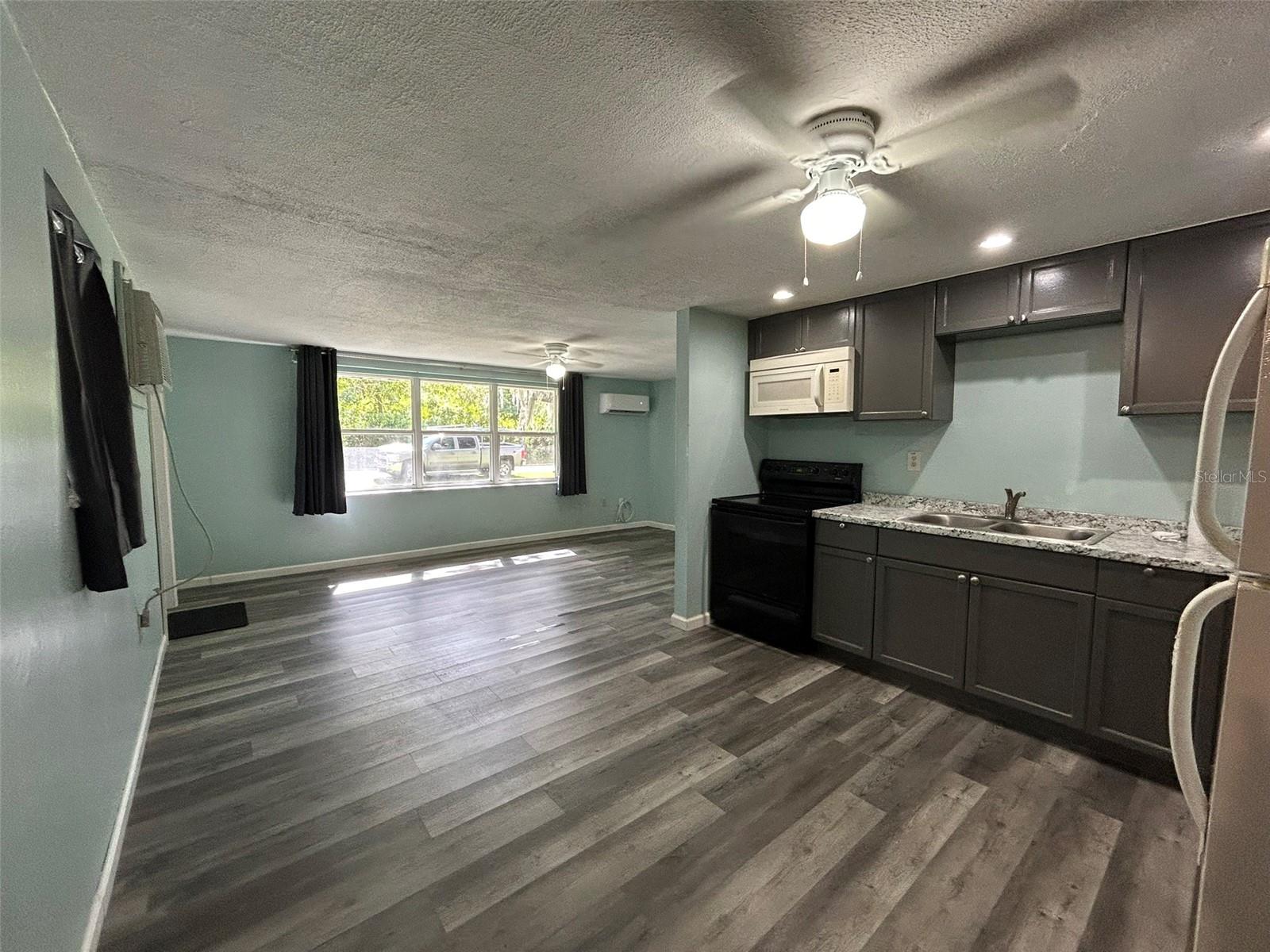 TEE & GREEN ESTATES - Residential Lease