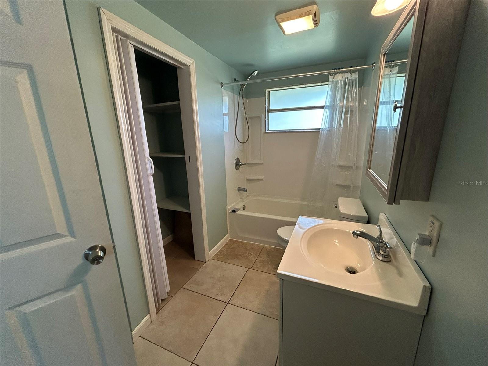 TEE & GREEN ESTATES - Residential Lease