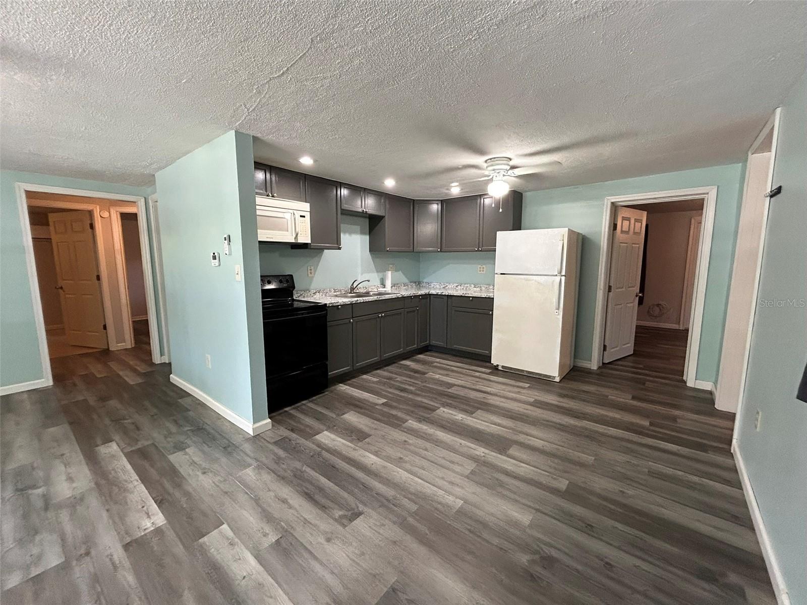 TEE & GREEN ESTATES - Residential Lease