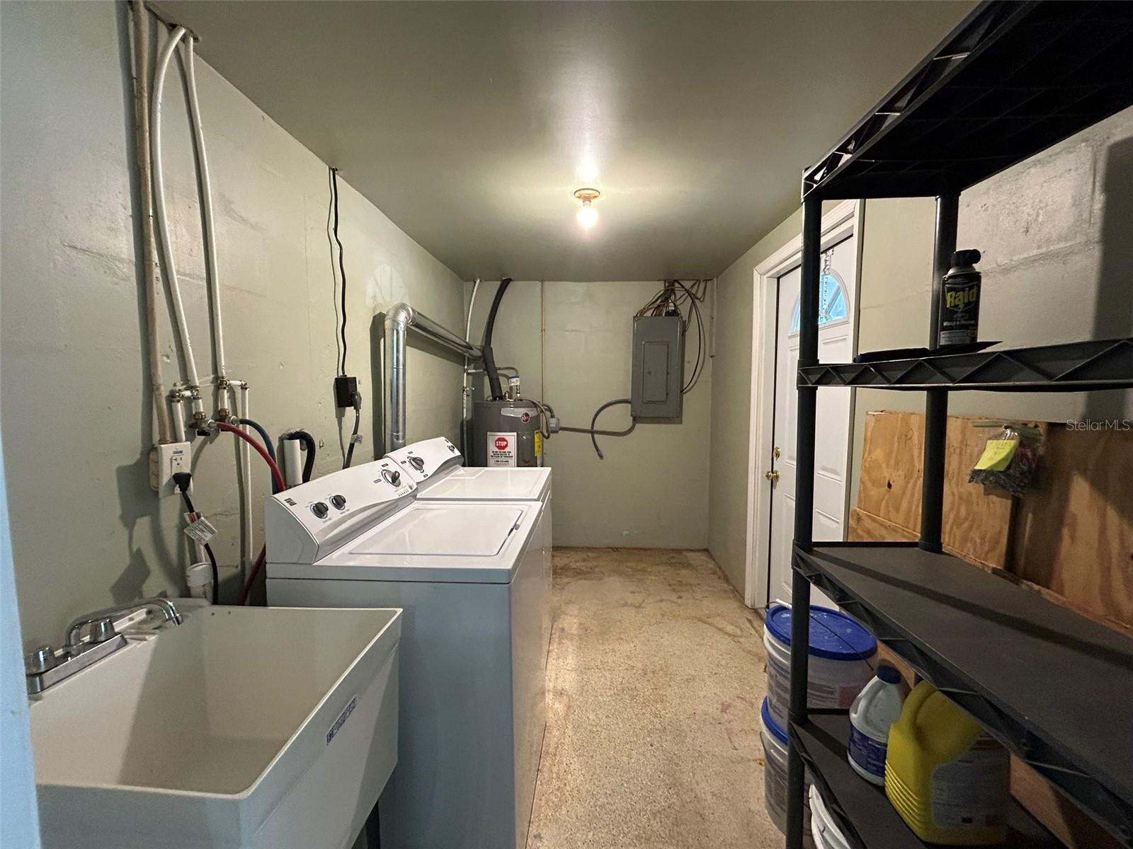 TEE & GREEN ESTATES - Residential Lease