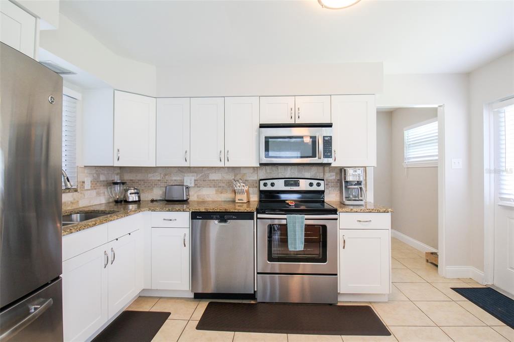 RIDGEWOOD ESTATES 01ST ADD - Residential Lease