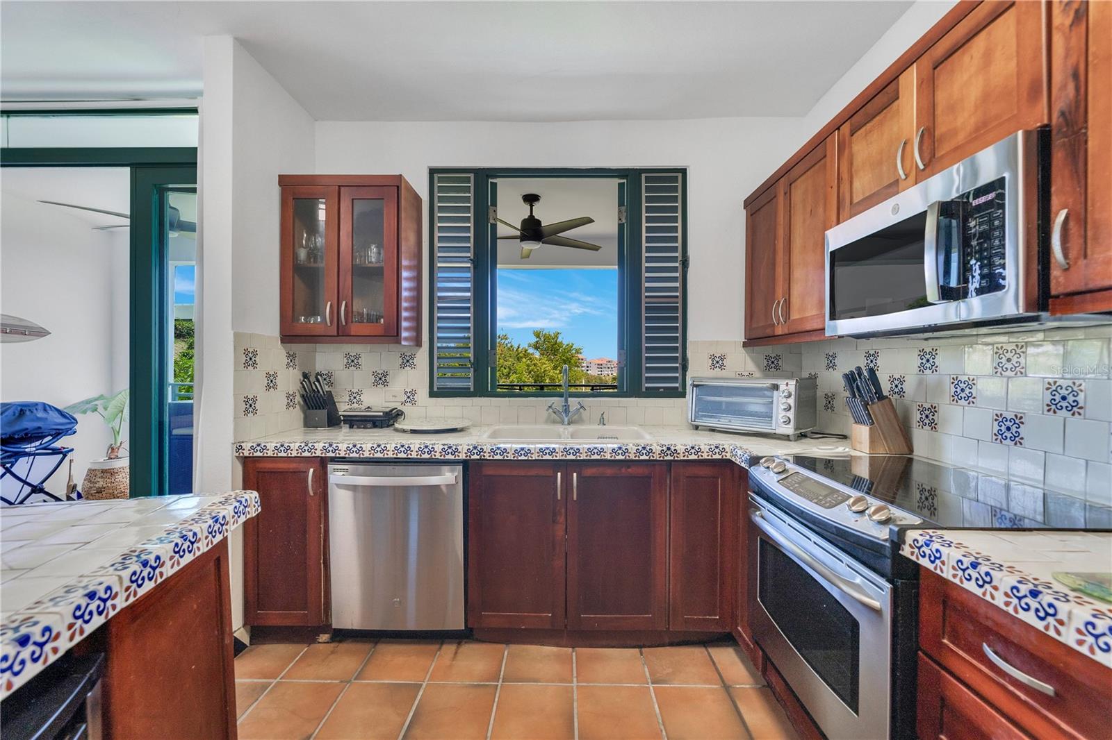 VISTAS DEL CACIQUE - Residential Lease