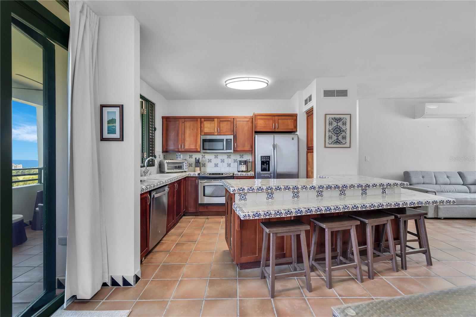 VISTAS DEL CACIQUE - Residential Lease