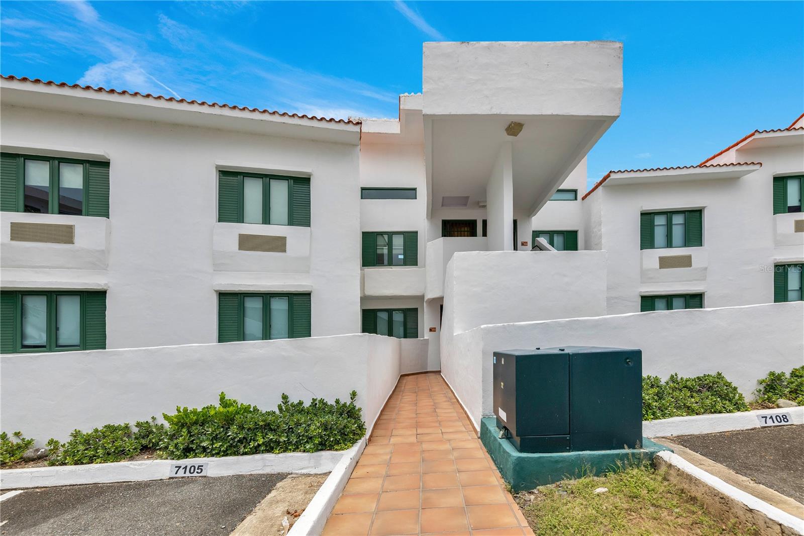 Wake up to breathtaking ocean views in this spacious 2-bedroom, 2-bath apartment. Features include a bright living area, fully equipped kitchen, dining area, laundry, and a private balcony perfect for relaxing or entertaining. Located in a Cluster 7 complex with a full power generator, water cistern, and pool . Includes twice-monthly cleaning service for your convenience. Prime location with easy access to dining, tennis center, golf course and the beach.
- 1,346 SQFT
- Monthly rent: $3,400
- 2 Bedrooms
- 2 Bathrooms
- Fully Furnished and equipped
- Generator
- Includes 1 Parking
- Water Cistern
- Includes 2 monthly cleaning service
- No pets allowed
- No smoking allowed
- A minimum of 6-months rental
- Pool and Gazebo Complex
- Available: September 1st, 2025